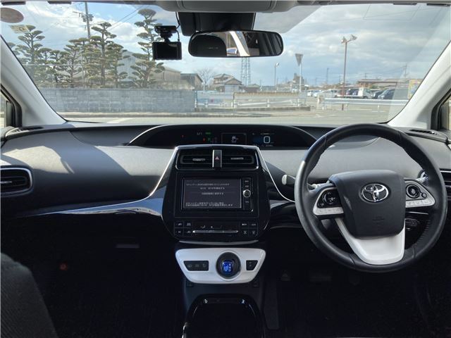 TOYOTA PRIUS PHV 2017 Image 31