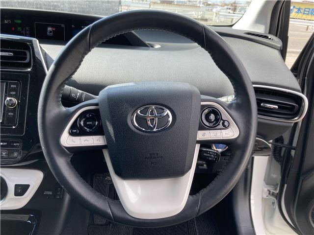 TOYOTA PRIUS PHV 2017 Image 31