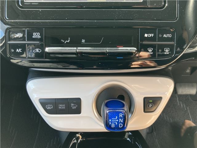 TOYOTA PRIUS PHV 2017 Image 31