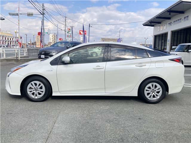 TOYOTA PRIUS 2016 Image 31