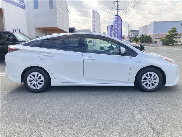 TOYOTA PRIUS 2016 Image 31