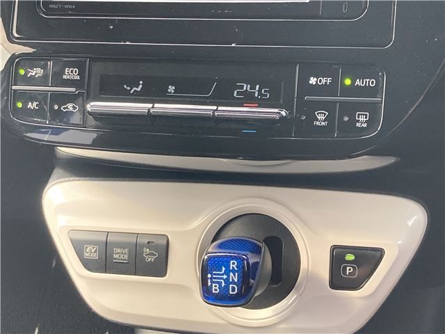 TOYOTA PRIUS 2016 Image 31