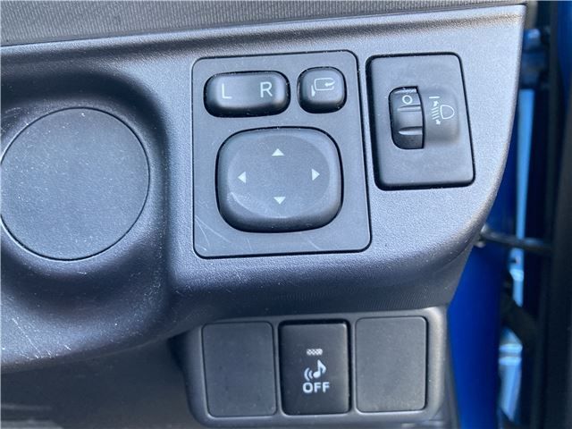 TOYOTA AQUA 2015 Image 31