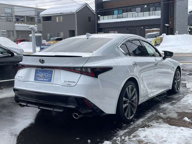 TOYOTA LEXUS IS300H AWD 2021 Image 31