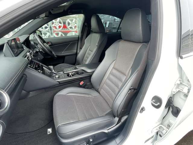 TOYOTA LEXUS IS300H AWD 2021 Image 31