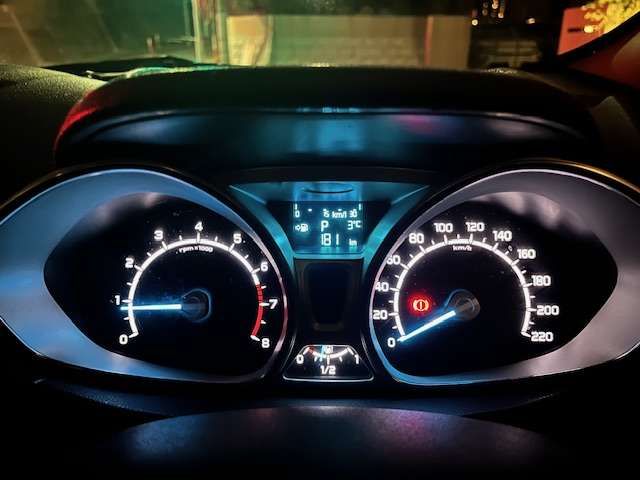 FORD ECOSPORT 2016 Image 31