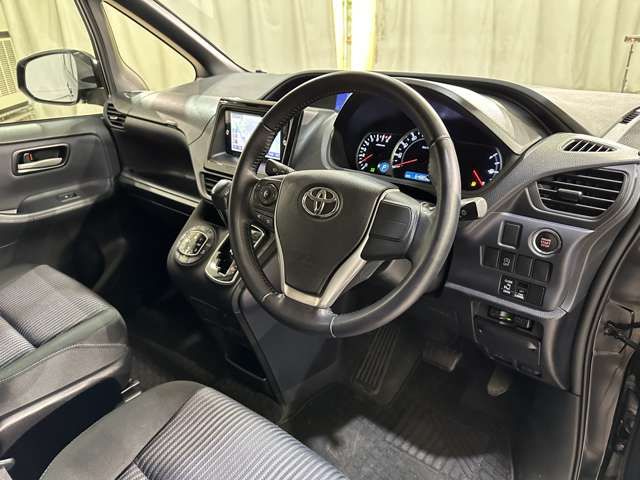 TOYOTA VOXY 2015 Image 31