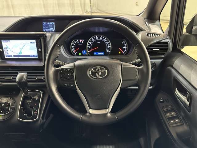 TOYOTA VOXY 2015 Image 31