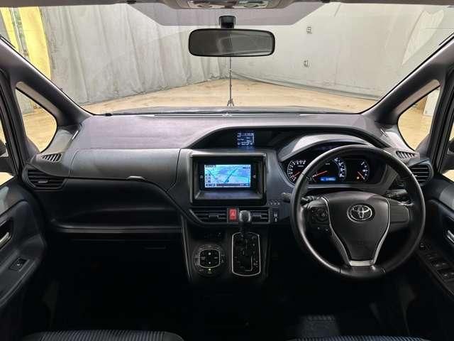 TOYOTA VOXY 2015 Image 31