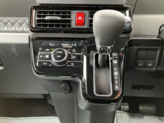 DAIHATSU TANTO CUSTOM 4WD 2019 Image 31