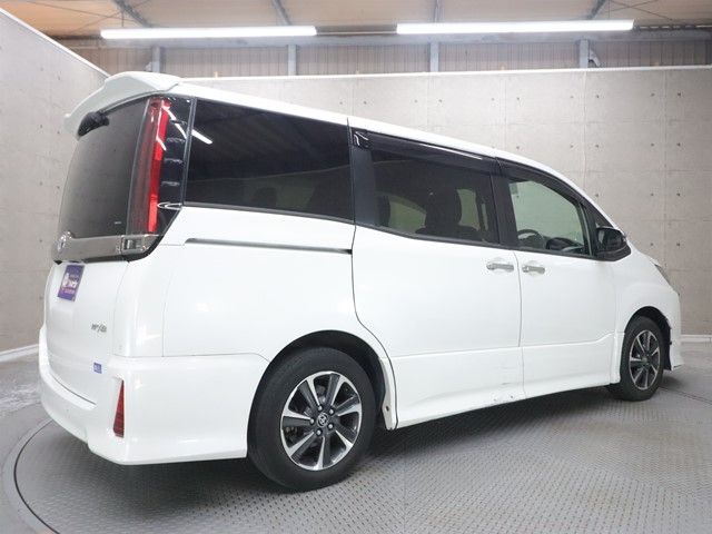 TOYOTA NOAH 2021 Image 31