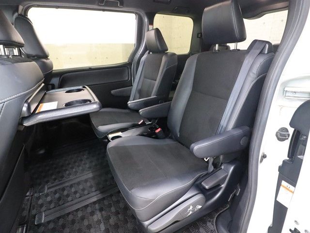 TOYOTA NOAH 2021 Image 31