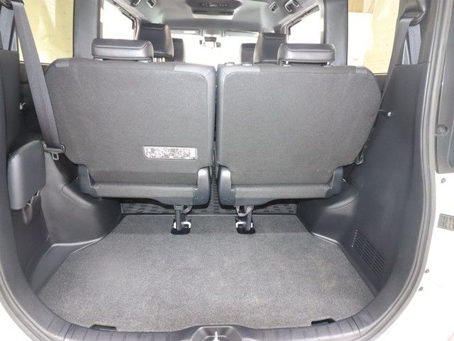 TOYOTA NOAH 2021 Image 31