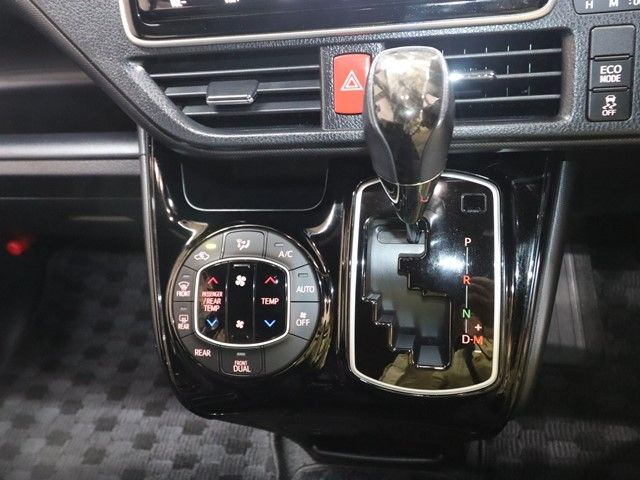 TOYOTA NOAH 2021 Image 31