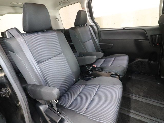 TOYOTA VOXY 2017 Image 31