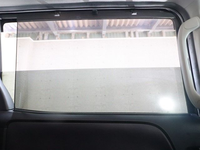 TOYOTA VOXY 2017 Image 31