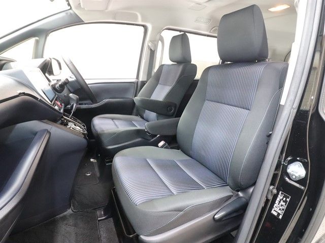 TOYOTA VOXY 2017 Image 31