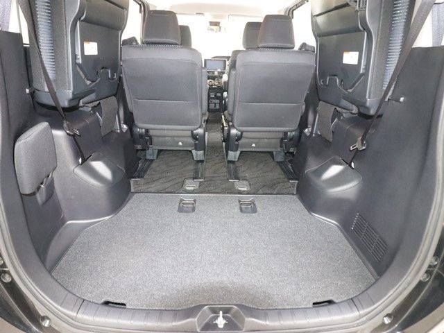 TOYOTA VOXY 2017 Image 31