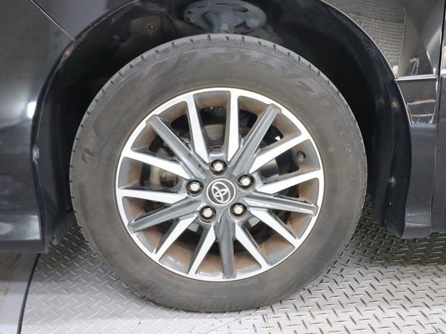 TOYOTA VOXY 2017 Image 31