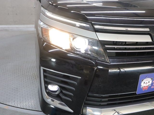 TOYOTA VOXY 2017 Image 31