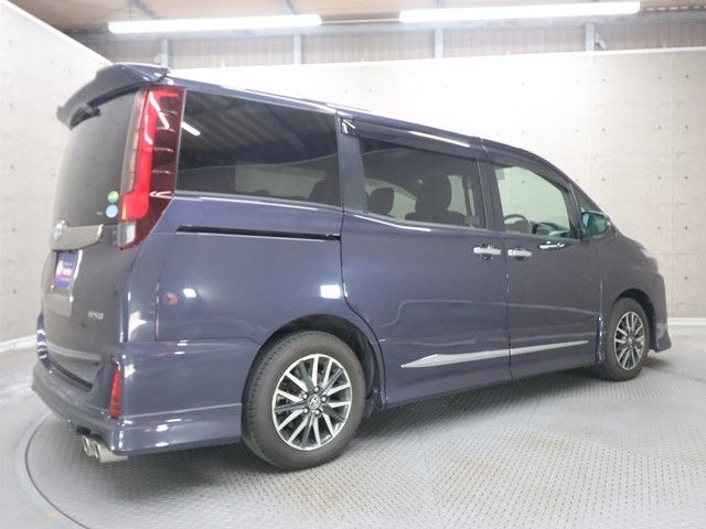 TOYOTA NOAH 2016 Image 31