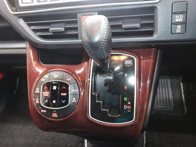 TOYOTA NOAH 2016 Image 31