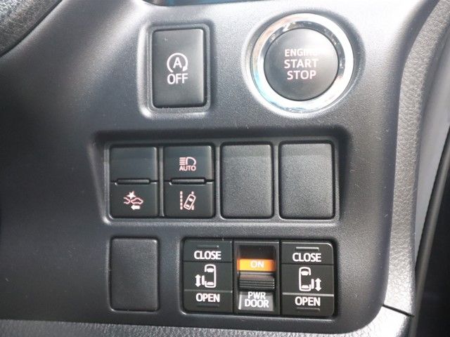 TOYOTA NOAH 2016 Image 31