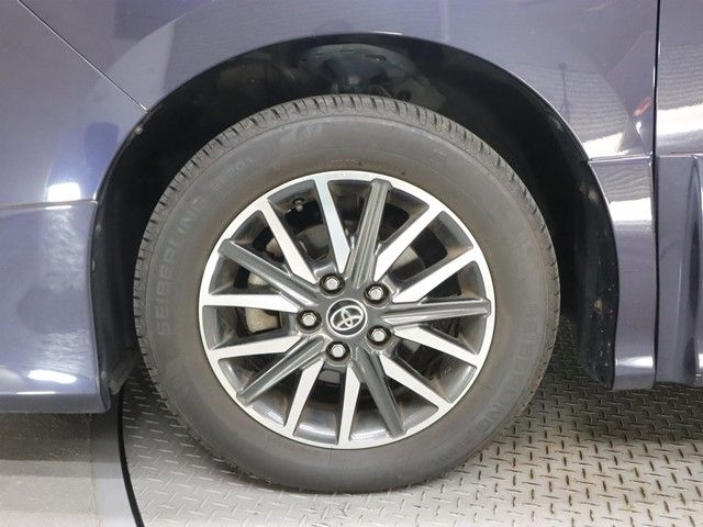 TOYOTA NOAH 2016 Image 31