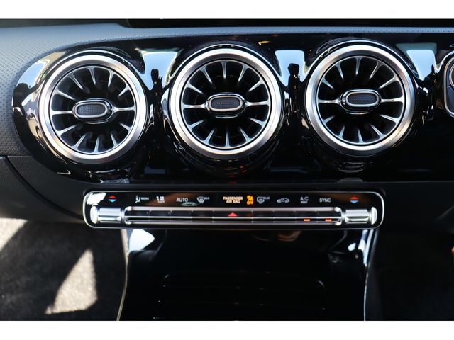 MERCEDES BENZ CLA SH 2022 Image 31