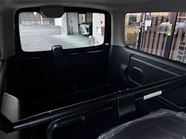 NISSAN CARAVAN VAN 4WD 2026 Image 31