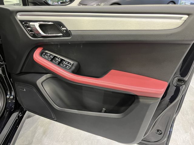 PORSCHE MACAN 2016 Image 31