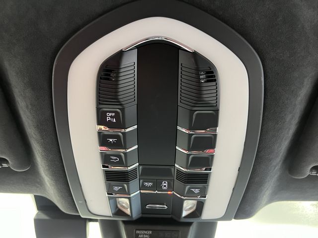 PORSCHE MACAN 2016 Image 31