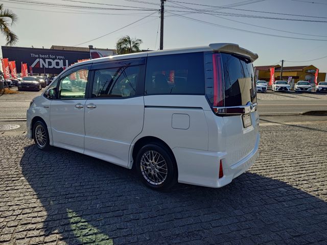 TOYOTA NOAH HYBRID 2017 Image 31