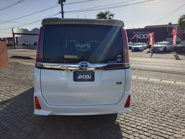 TOYOTA NOAH HYBRID 2017 Image 31