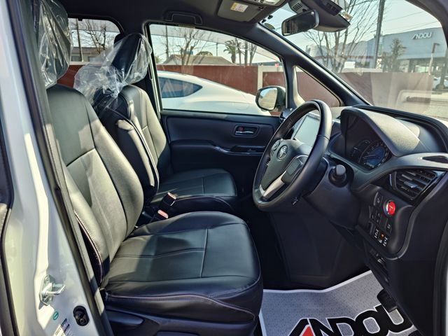 TOYOTA NOAH HYBRID 2017 Image 31