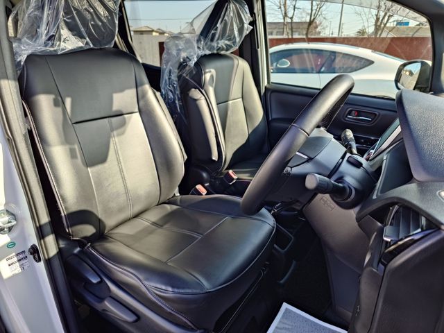 TOYOTA NOAH HYBRID 2017 Image 31