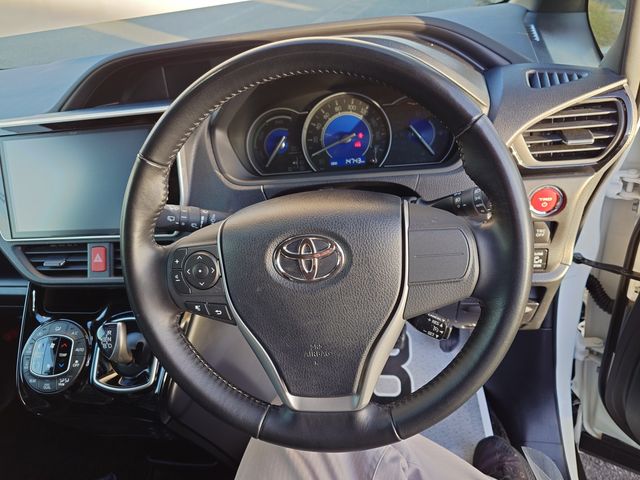 TOYOTA NOAH HYBRID 2017 Image 31