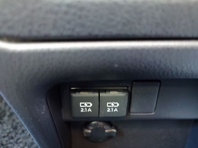 TOYOTA NOAH HYBRID 2017 Image 31