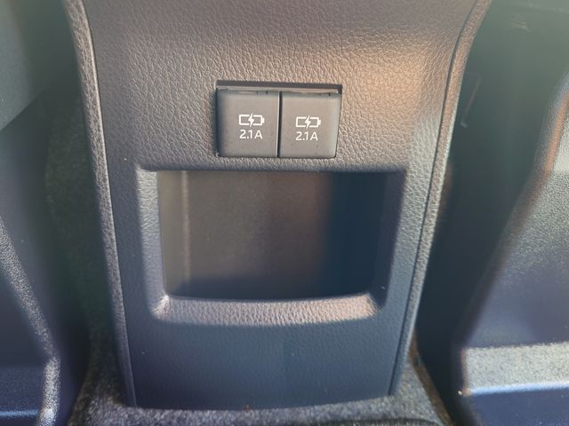 TOYOTA NOAH HYBRID 2017 Image 31