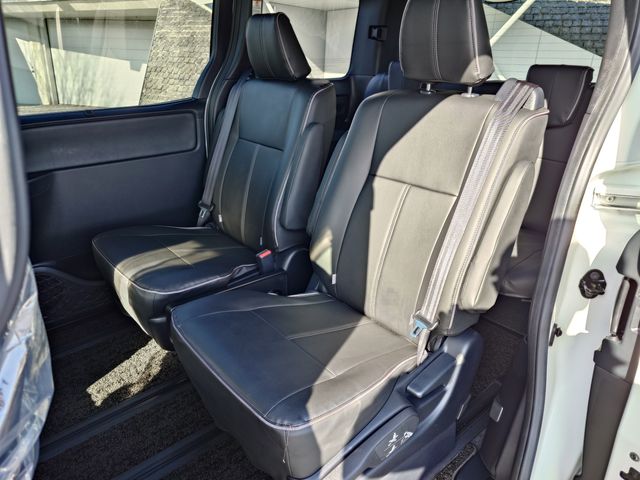 TOYOTA NOAH HYBRID 2017 Image 31