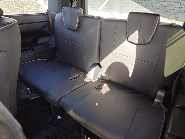 TOYOTA NOAH HYBRID 2017 Image 31