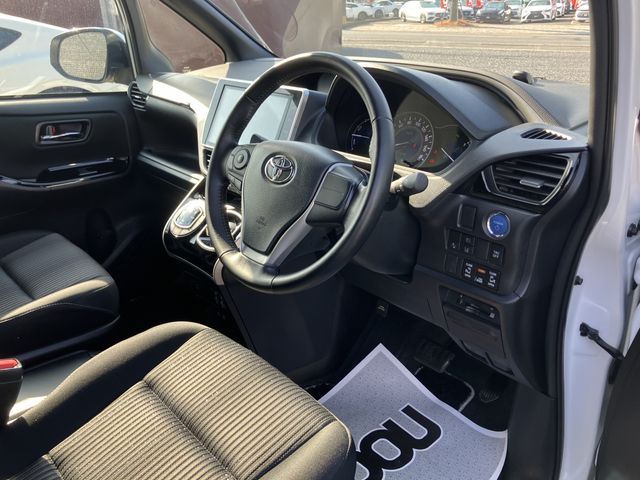 TOYOTA VOXY HYBRID 2020 Image 31