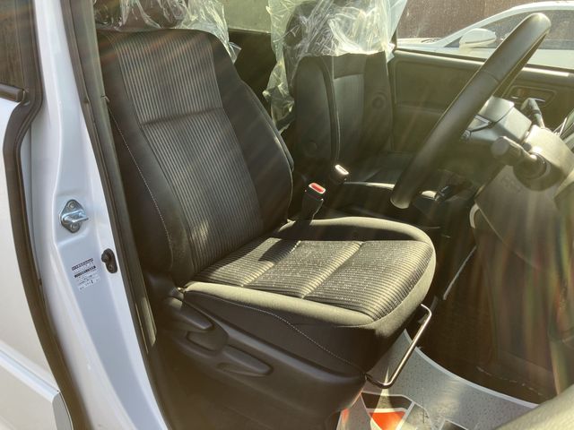 TOYOTA VOXY HYBRID 2020 Image 31