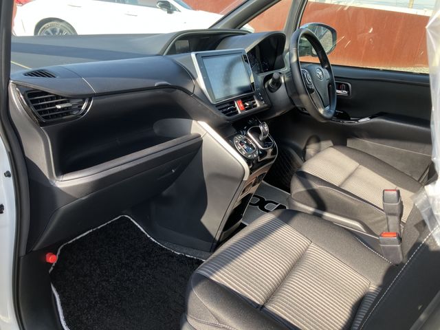 TOYOTA VOXY HYBRID 2020 Image 31