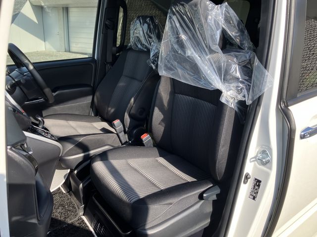 TOYOTA VOXY HYBRID 2020 Image 31