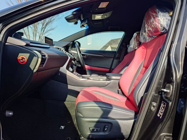 TOYOTA LEXUS NX300H 2018 Image 31