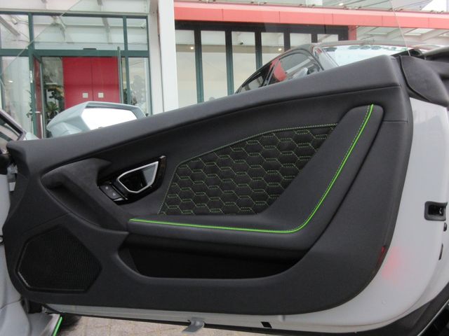 LAMBORGHINI HURACAN 2023 Image 31