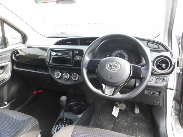 TOYOTA VITZ 2019 Image 31