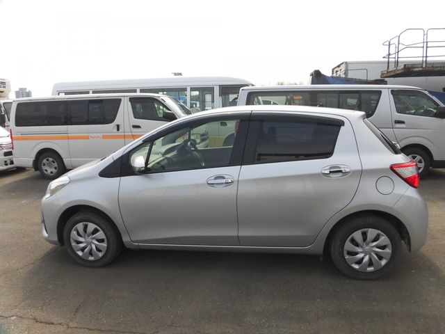 TOYOTA VITZ 2019 Image 31