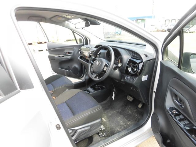 TOYOTA VITZ 2019 Image 31